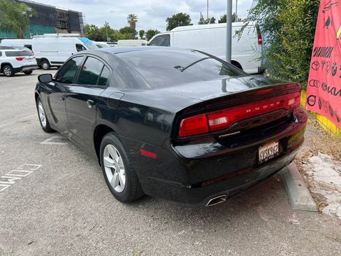 Used 2012 Dodge Charger SE RWD image 6