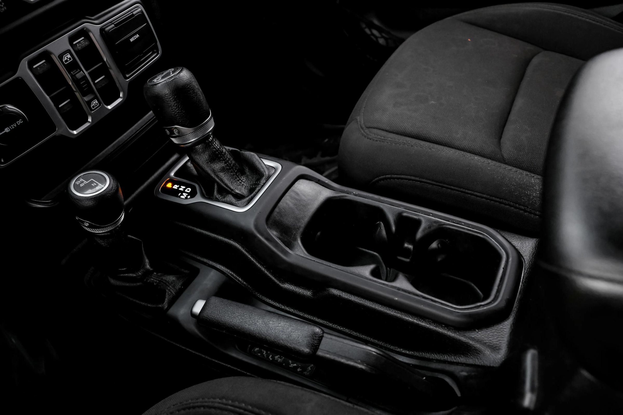 Used 2018 Jeep Wrangler Unlimited Sport S AWD/4WD image 22