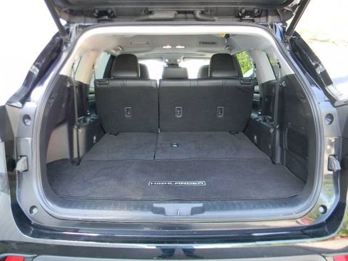 Used 2023 Toyota Highlander XLE AWD/4WD image 25