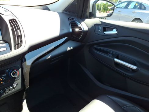 Used 2019 Ford Escape Titanium FWD image 25