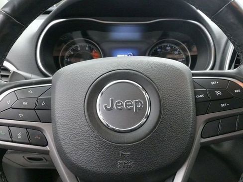 Used 2019 Jeep Cherokee Limited image 13