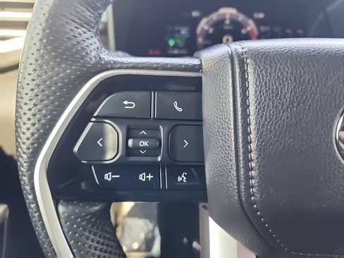 Used 2025 Toyota Sequoia Platinum AWD/4WD image 19