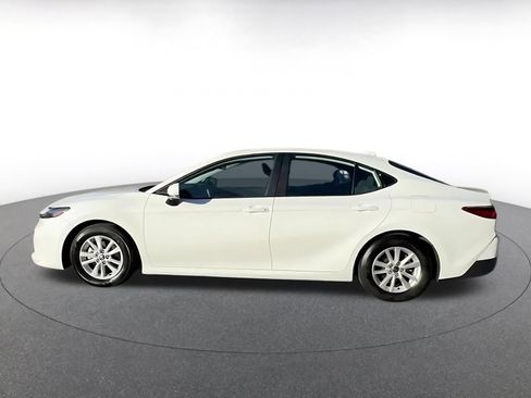 Used 2025 Toyota Camry LE image 9