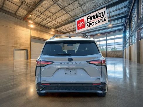 Used 2024 Toyota Sienna XSE w/ XSE Premium Package AWD/4WD image 5