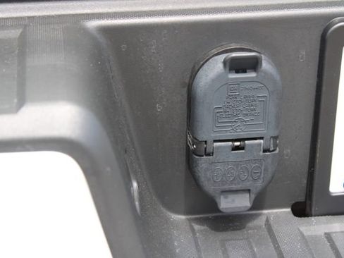 Used 2022 GMC Canyon Elevation w/ Trailering Package RWD image 8