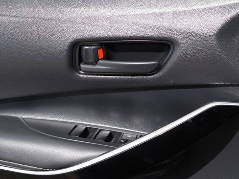 Used 2022 Toyota Corolla LE w/ Premium Interior Package FWD image 11