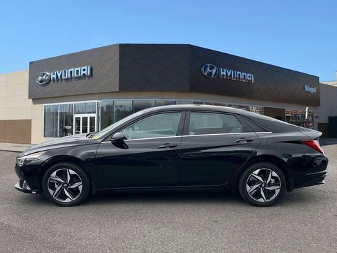 Used 2022 Hyundai Elantra Limited image 6