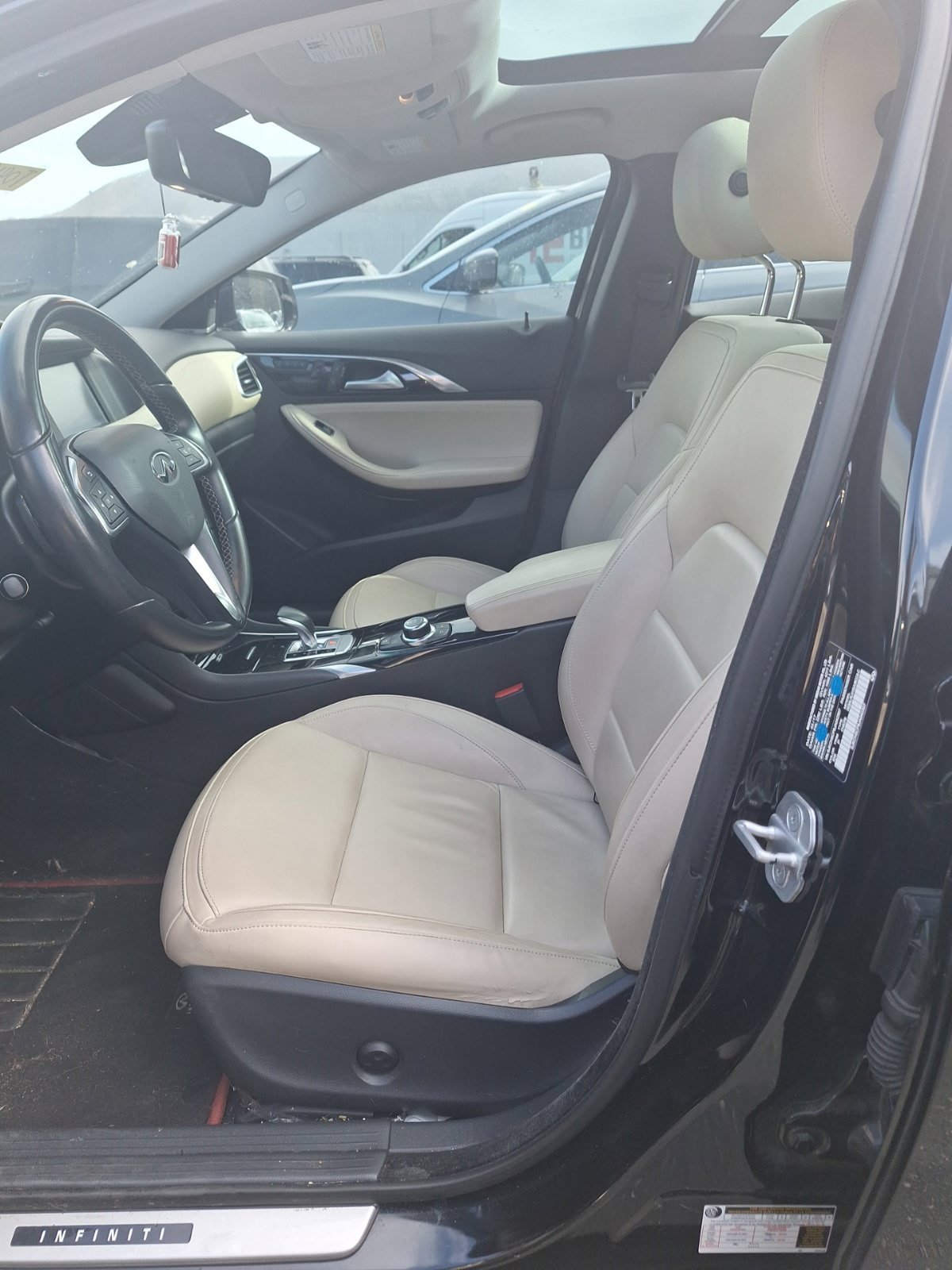 Used 2018 INFINITI QX30 Premium w/ Navigation Package FWD image 10