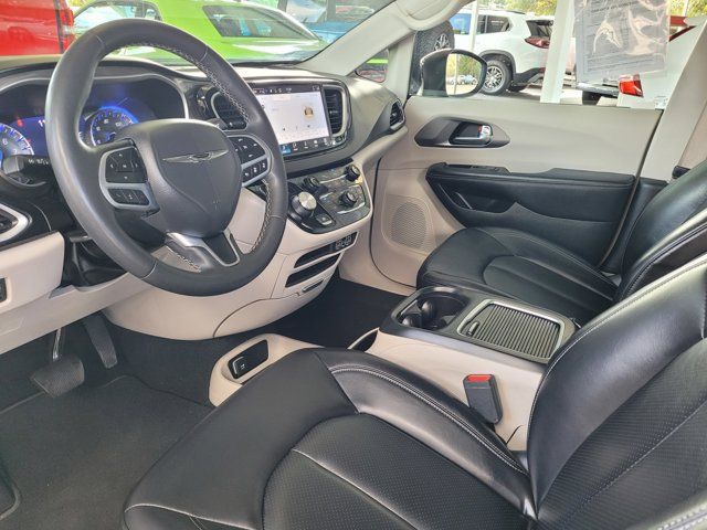 Used 2023 Chrysler Pacifica Touring-L FWD image 10