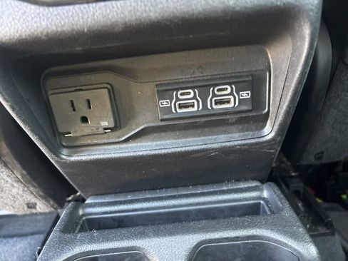 Used 2023 Jeep Grand Cherokee L Limited w/ Black Appearance Package image 16