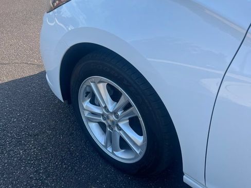 Certified 2018 Chevrolet Cruze LT w/ Convenience Package FWD image 4