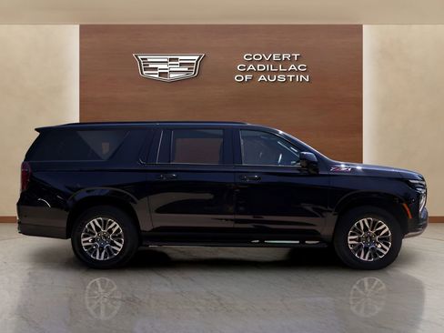 Used 2025 Chevrolet Suburban Z71 AWD/4WD image 5