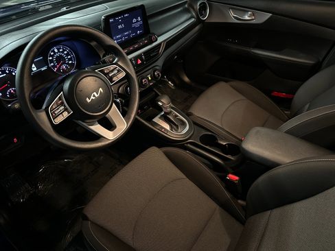 Used 2023 Kia Forte LXS w/ LXS Technology Package image 9