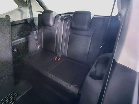 Used 2018 Volkswagen Tiguan SEL FWD image 31