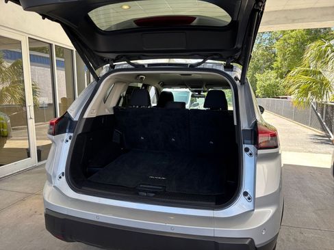 Used 2025 Nissan Rogue SV image 32