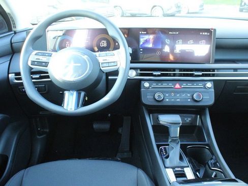 Used 2025 Hyundai Tucson SE image 16