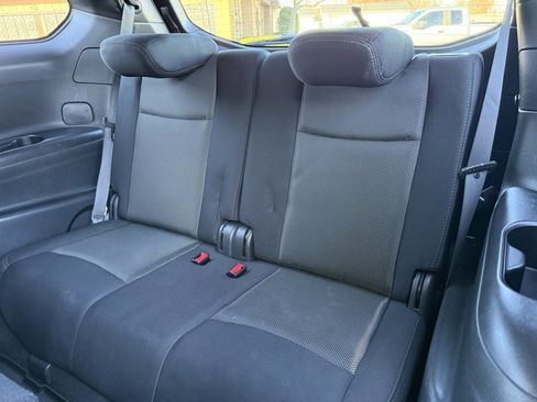 Used 2017 Nissan Pathfinder SV image 19