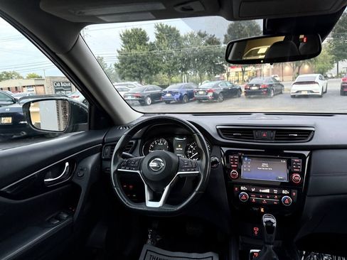 Used 2017 Nissan Rogue SL w/ SL Premium Package AWD/4WD image 16