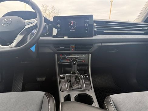 Used 2025 Volkswagen Jetta SE w/ Sunroof Package image 15