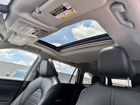 Used 2023 Toyota Highlander XLE FWD image 15