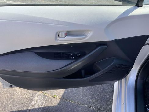 Used 2025 Toyota Corolla LE image 26