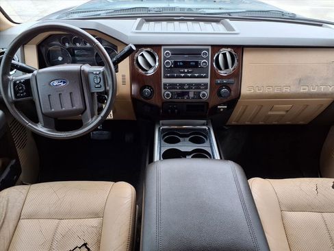 Used 2011 Ford F250 Lariat w/ Lariat Interior Pkg image 4