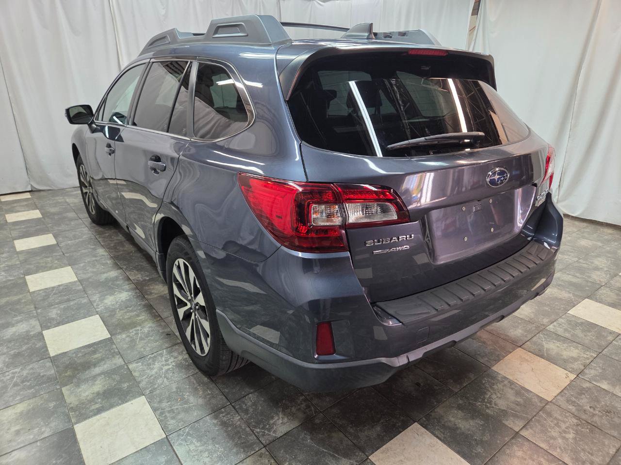 Used 2017 Subaru Outback 2.5i Limited AWD/4WD image 5