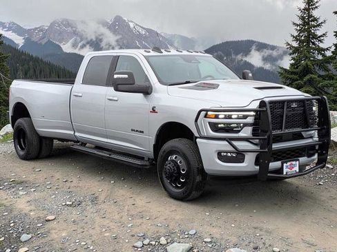 Used 2026 RAM 3500 Laramie AWD/4WD image 8