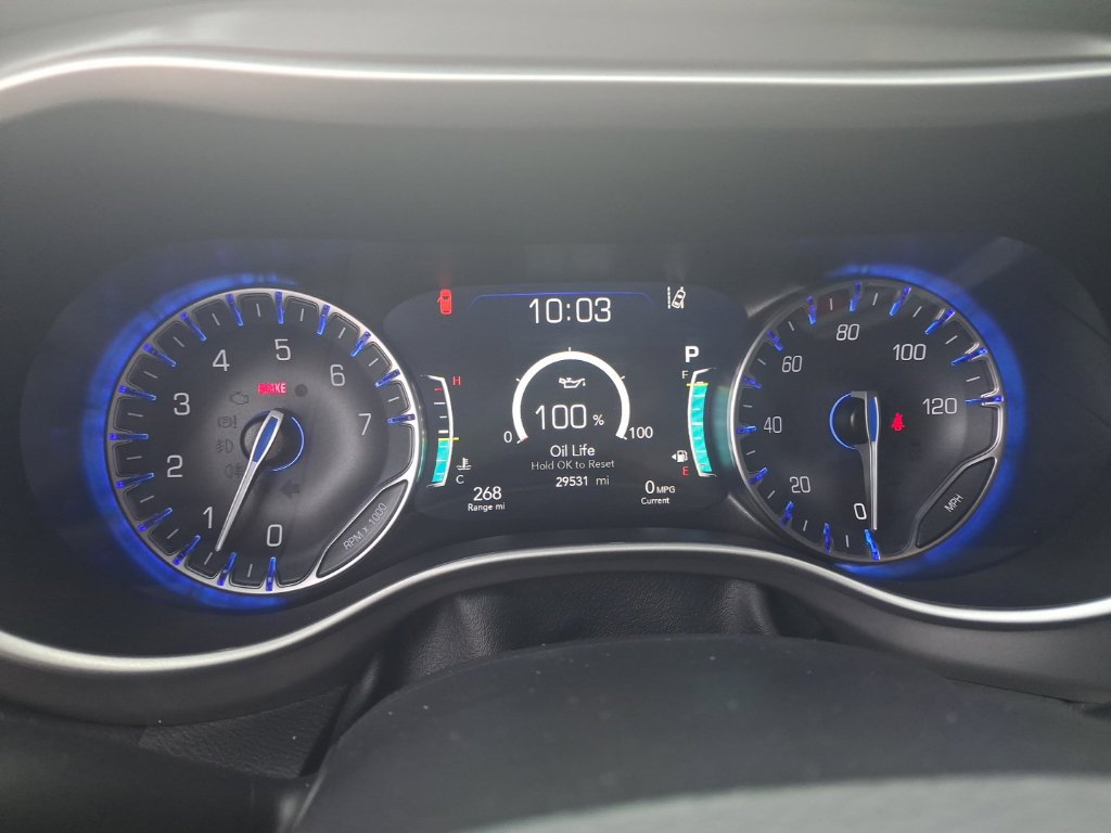 Used 2025 Chrysler Pacifica Select FWD image 2