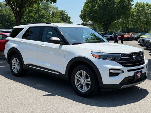 Used 2022 Ford Explorer XLT w/ Equipment Group 202A AWD/4WD image 4