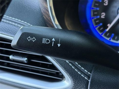 Used 2023 Chrysler Pacifica Limited image 22