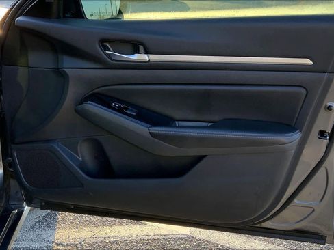 Used 2024 Nissan Altima 2.5 SL FWD image 22