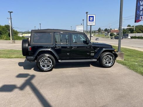 Used 2021 Jeep Wrangler Unlimited Sahara AWD/4WD image 2