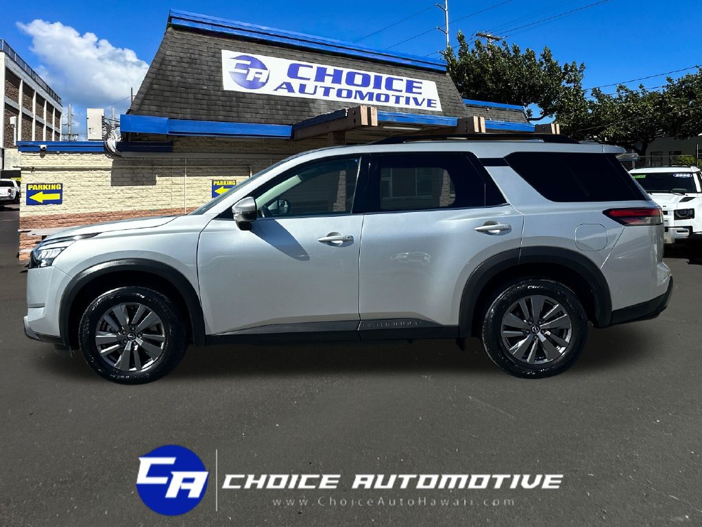 Used 2025 Nissan Pathfinder SV FWD image 3
