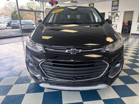 Used 2019 Chevrolet Trax Premier w/ Midnight Edition image 2
