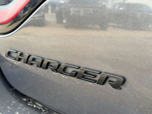 Used 2019 Dodge Charger SXT w/ Blacktop Package image 9