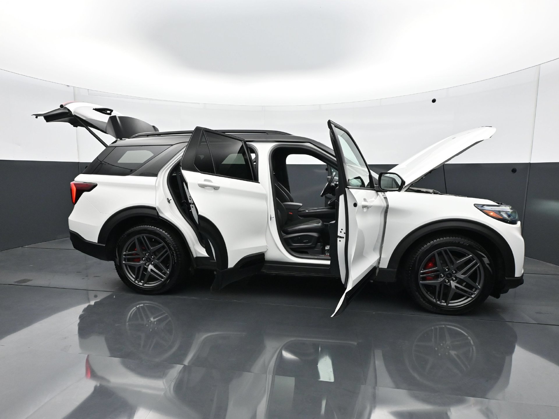 Used 2025 Ford Explorer ST w/ Sun And Sound Package AWD/4WD image 36