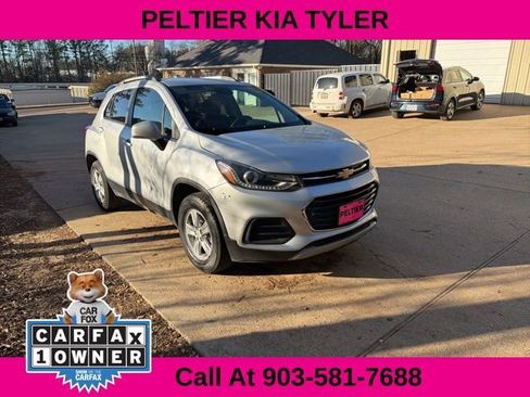 Used 2022 Chevrolet Trax LT w/ LT Convenience Package image 1