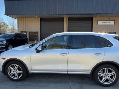 Used 2011 Porsche Cayenne S image 12