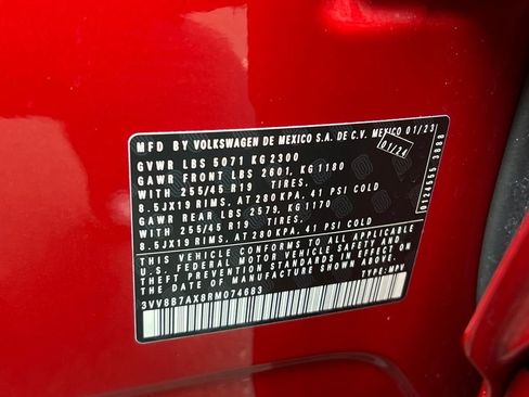 Used 2024 Volkswagen Tiguan SE R-Line image 27