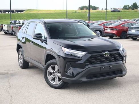 Used 2025 Toyota RAV4 XLE FWD image 2