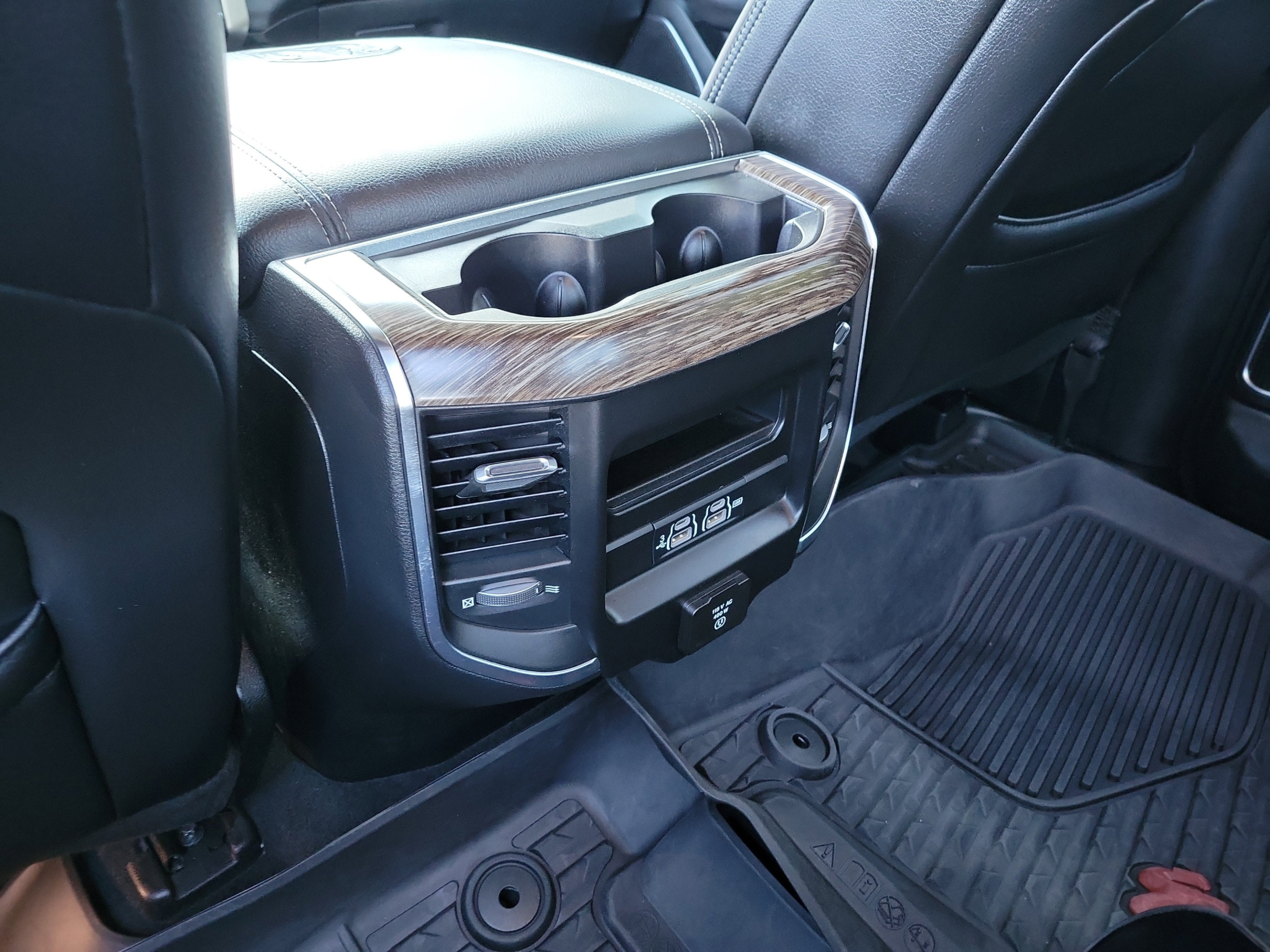 Used 2019 RAM 1500 Laramie RWD image 14