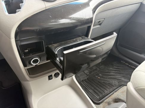 Used 2014 Toyota Sienna L image 62