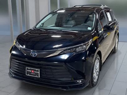 Used 2025 Toyota Sienna XLE w/ XLE Plus Package