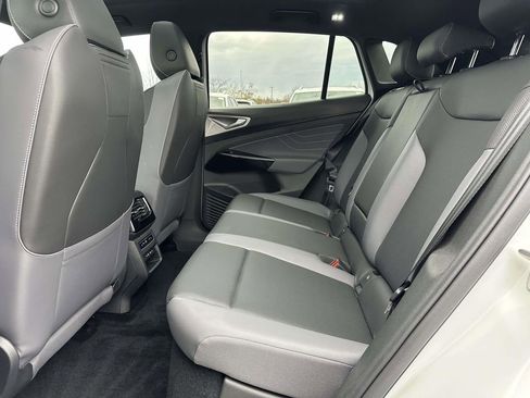 Used 2023 Volkswagen ID.4 Pro S Plus image 13