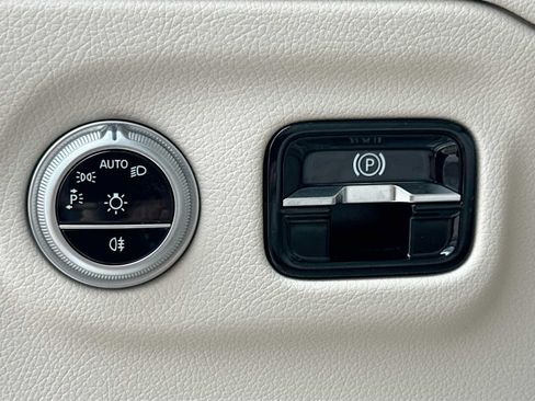 Used 2023 Mercedes-Benz EQS 450+ SUV image 10