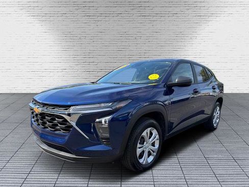 Used 2024 Chevrolet Trax LS w/ Driver Confidence Package image 7