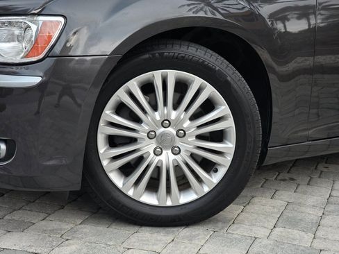 Used 2014 Chrysler 300 C image 3