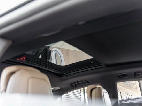 Certified 2025 Porsche Macan 4S Electric image 26