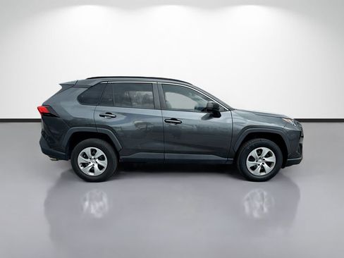 Used 2020 Toyota RAV4 LE FWD image 2